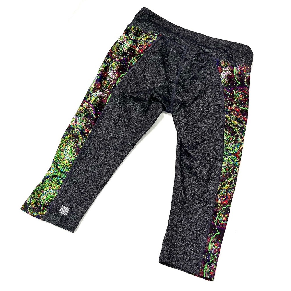 LuLaRoe "Jade" Capri Exercise Yoga Leggings in Gray w Kaleidoscope Print. Med - Picture 7 of 8